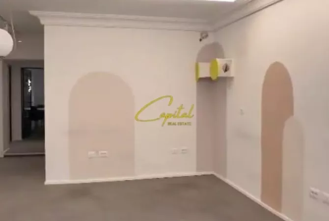 AMBIENT BIZNESI ME QERA 130 M2 RRUGA E DURRESIT 200.000 LEKE