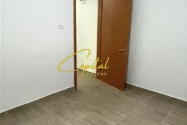 Shtepi ne shitje Apartament ne Tirane, 1+1, Mobilimi Bosh, pa mobiluar, Pagesa 108,000  Euro.
