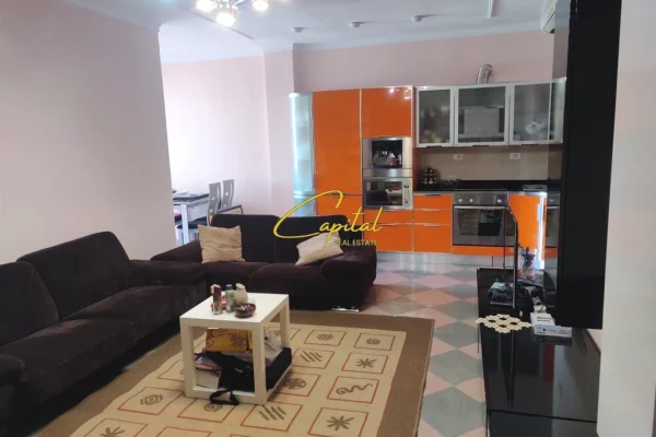 APARTAMENT ME QERA 2+1 ISH BLLOKU 800 EURO