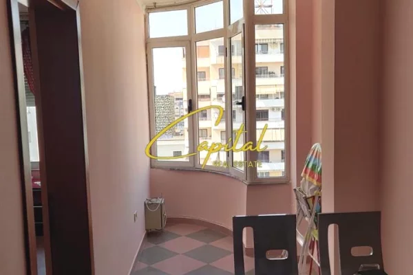 Shtepi me qera Apartament ne Tirane, 2+1, Mobilimi E mobiluar, Pagesa 800  Euro.