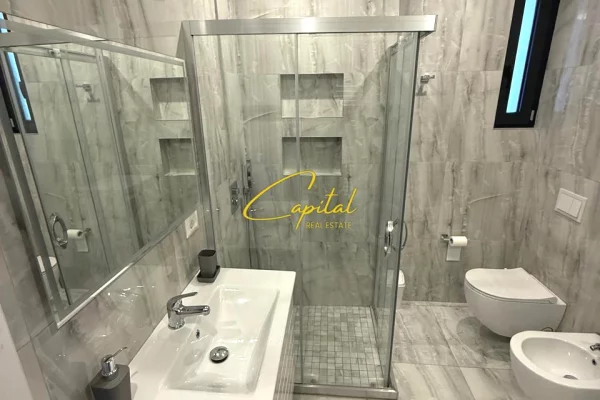 Shtepi me qera Apartament ne Tirane, 3+1, Mobilimi E mobiluar, Pagesa 900  Euro.