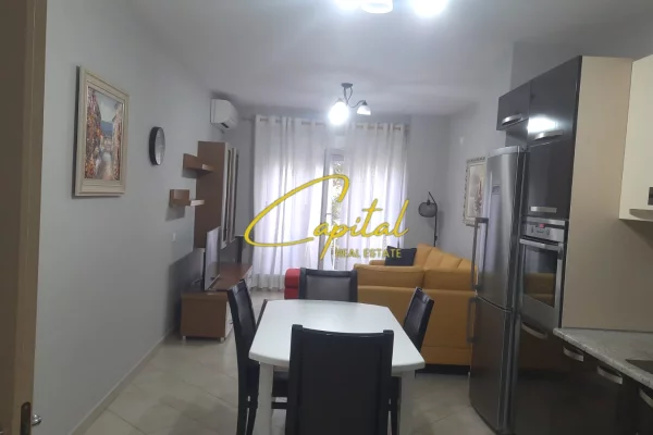 Shtepi me qera Apartament ne Tirane, 2+1, Mobilimi E mobiluar, Pagesa 650  Euro.