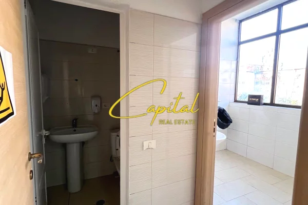 AMBIENT BIZNESI ME QERA 350 M2 RRUGA E ELBASANIT 3.000 EURO