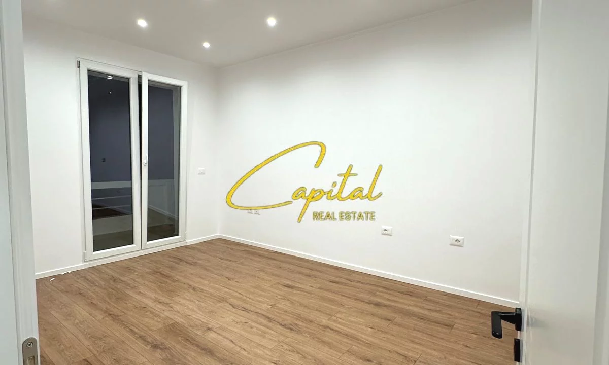 Shtepi ne shitje Apartament ne Tirane, 2+1, Mobilimi E mobiluar, Pagesa 168,000  Euro.