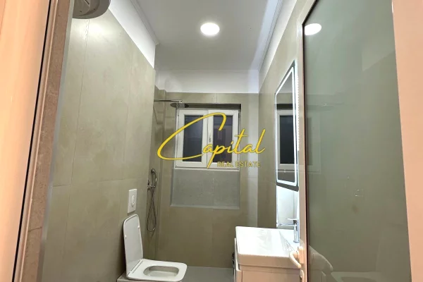 Shtepi ne shitje Apartament ne Tirane, 2+1, Mobilimi E mobiluar, Pagesa 168,000  Euro.