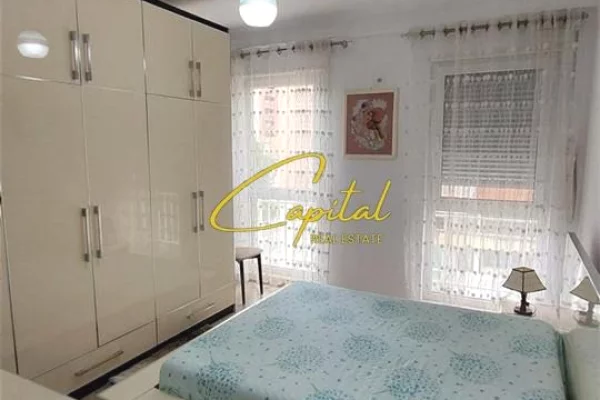 Shtepi me qera Apartament ne Tirane, 2+1, Mobilimi E mobiluar, Pagesa 800  Euro.