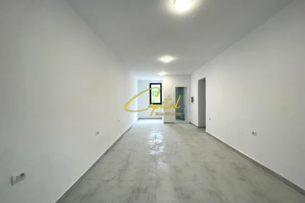AMBIENT BIZNESI ME QERA 70 M2 STADIUMI DINAMO 800 EURO