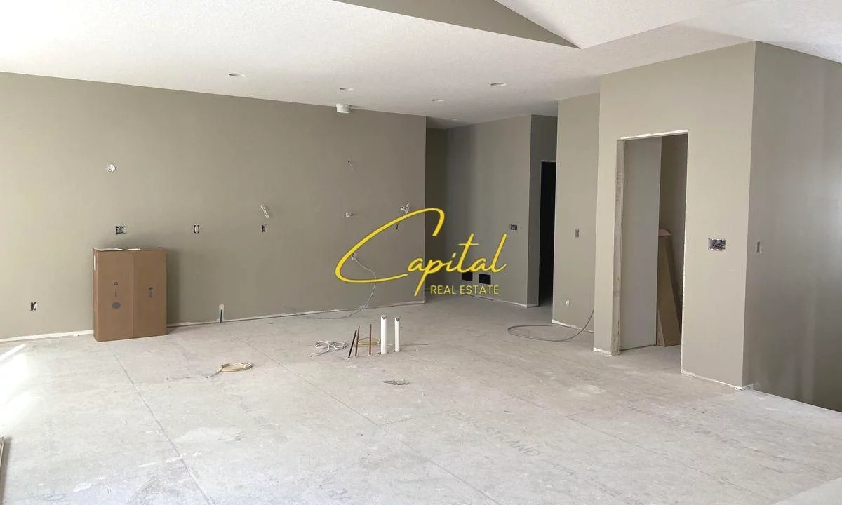 AMBIENT BIZNESI ME QERA 200 M2 KOMUNA E PARISIT 1.500 EURO