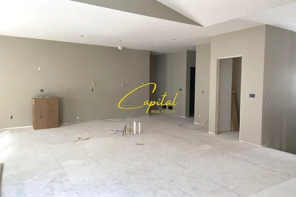 AMBIENT BIZNESI ME QERA 200 M2 KOMUNA E PARISIT 1.500 EURO