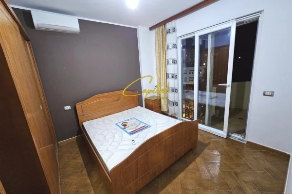 Shtepi me qera Apartament ne Tirane, 3+1, Mobilimi E mobiluar, Pagesa 800  Euro.
