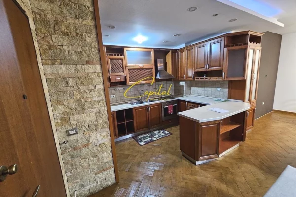 Shtepi me qera Apartament ne Tirane, 3+1, Mobilimi E mobiluar, Pagesa 800  Euro.