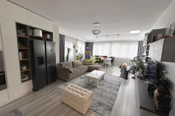 Appartamento in vendita a Tirana 3+1, Arredato