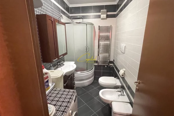 Shtepi me qera Apartament ne Tirane, 2+1, Mobilimi E mobiluar, Pagesa 1,000  Euro.