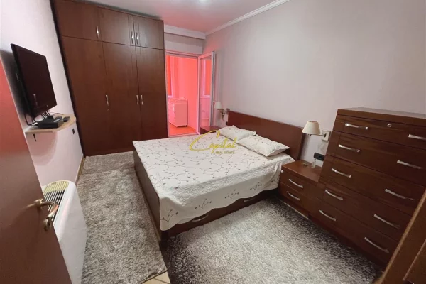 Shtepi me qera Apartament ne Tirane, 2+1, Mobilimi E mobiluar, Pagesa 1,000  Euro.