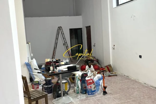 AMBIENT BIZNESI ME QERA 200 M2 KOMUNA E PARISIT 1.500 EURO