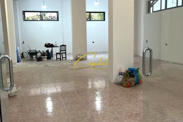 AMBIENT BIZNESI ME QERA 200 M2 KOMUNA E PARISIT 1.500 EURO