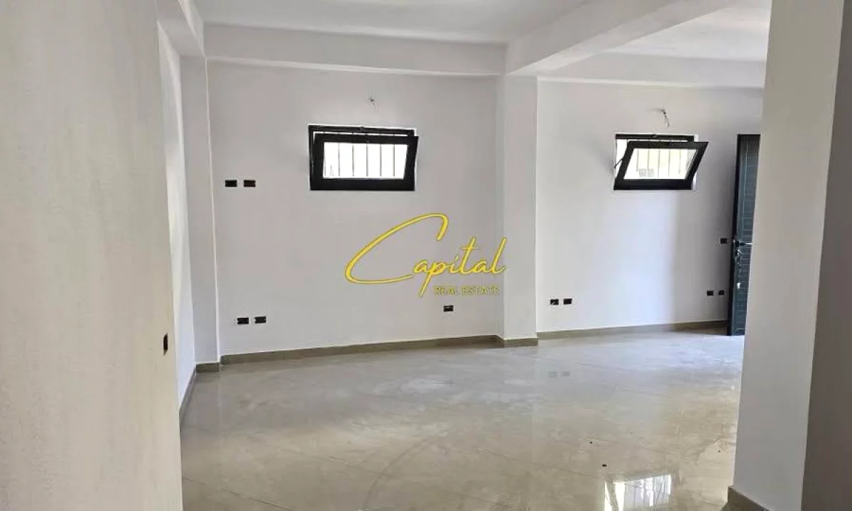 MAGAZINE ME QERA 55 M2 ISH STACIONI TRENIT 35.000 LEKE