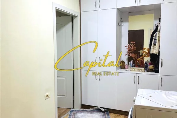 Shtepi ne shitje Apartament ne Tirane, 3+1, Mobilimi E mobiluar, Pagesa 102,000  Euro.