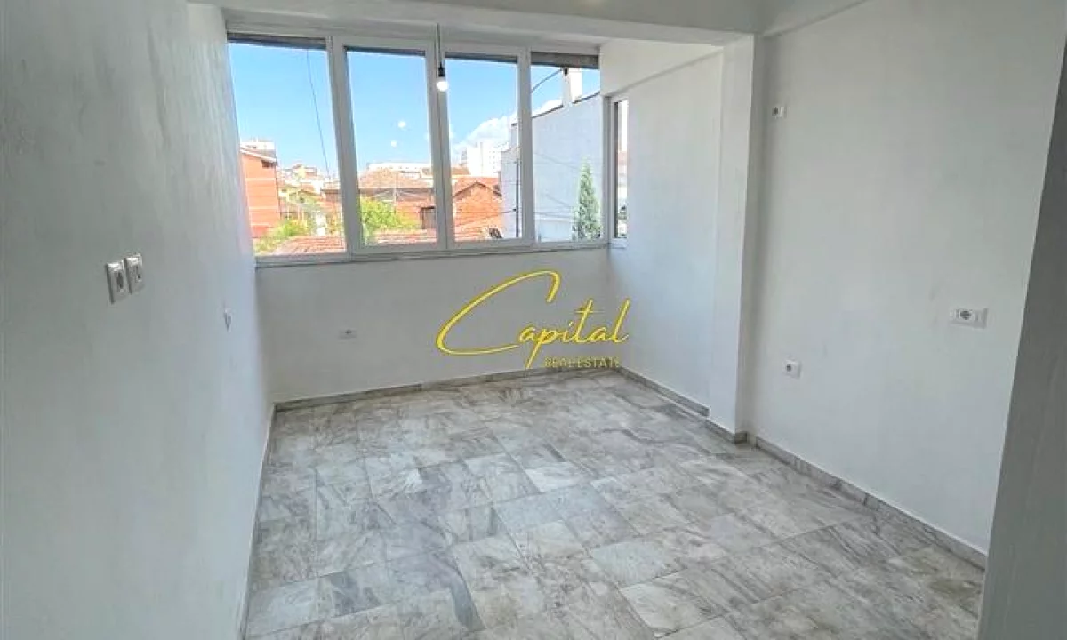 ZYRE ME QERA 90 M2 PAZARI I RI 80.000 LEKE