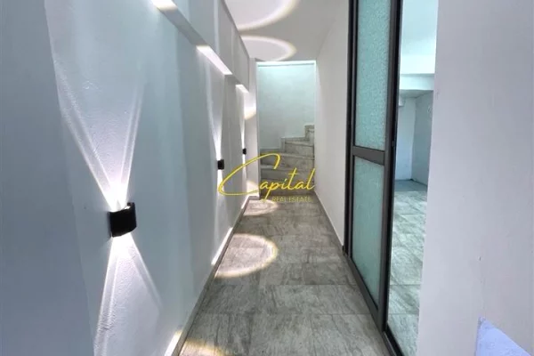 ZYRE ME QERA 90 M2 PAZARI I RI 80.000 LEKE