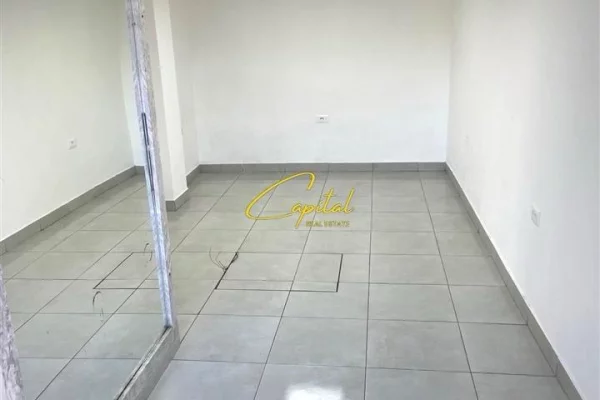 ZYRE ME QERA 90 M2 PAZARI I RI 80.000 LEKE