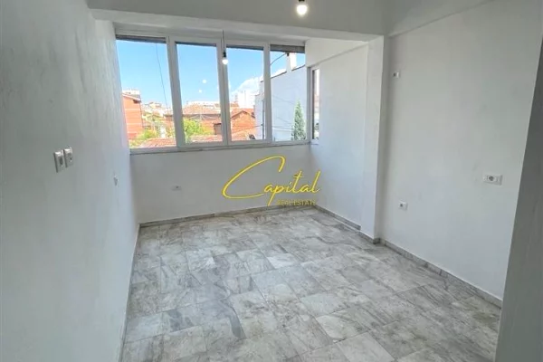 ZYRE ME QERA 90 M2 PAZARI I RI 80.000 LEKE