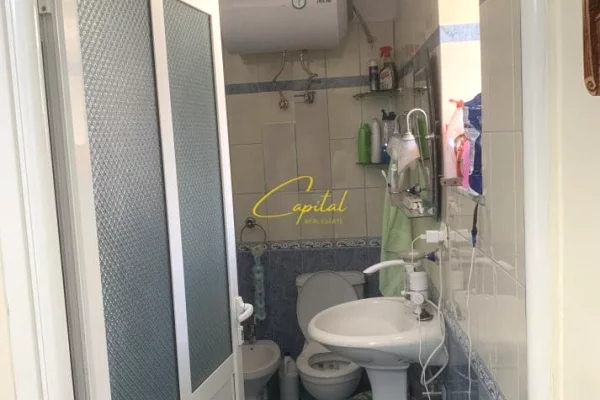 Shtepi ne shitje Apartament ne Berat, 1+1, Mobilimi E mobiluar, Pagesa 58,000  Euro.