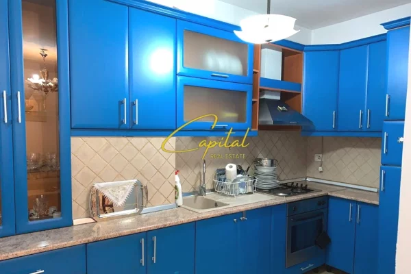 Shtepi ne shitje Apartament ne Tirane, 1+1, Mobilimi E mobiluar, Pagesa 165,000  Euro.