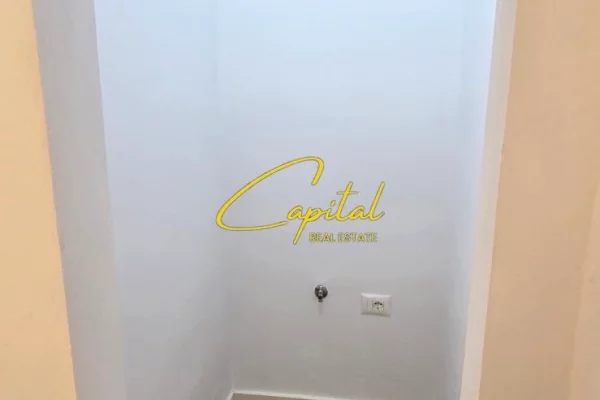 Appartamento in vendita a Tirana 1+1, Arredato