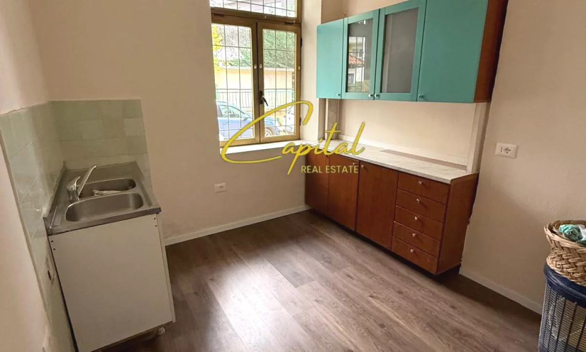 AMBIENT BIZNESI ME QERA 75 M2 RRUGA E DIBRES 120.000 LEKE