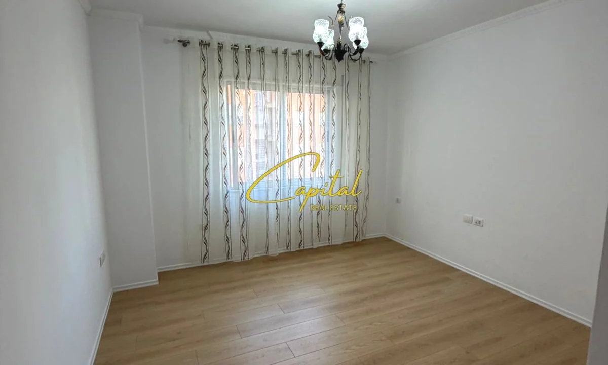 Appartamento in vendita a Tirana 1+1, Arredato