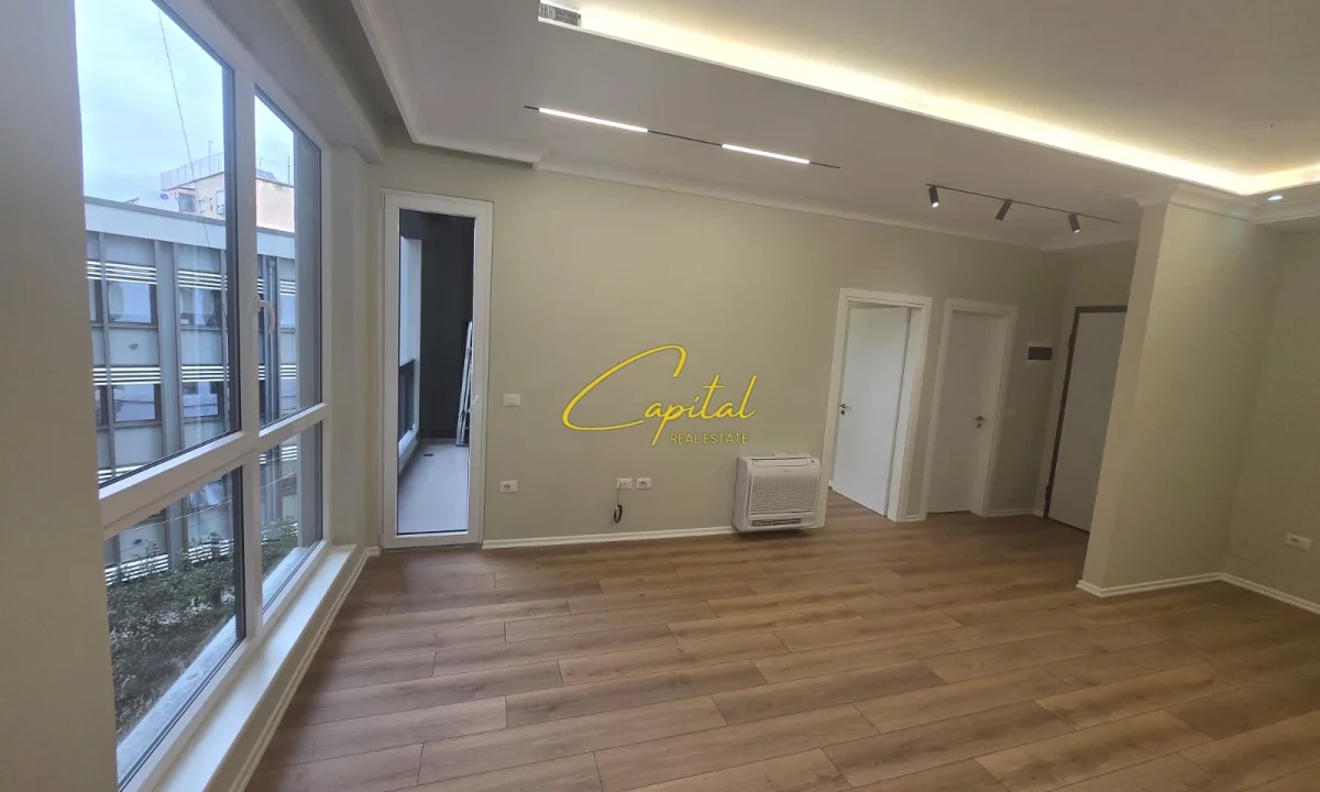 ZYRE ME QIRA 67 M2 KOMUNA E PARISIT 700 EURO