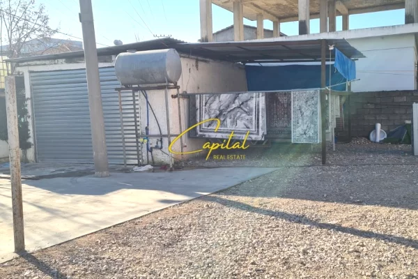 Truall ose Toke ne Tirane - 100,000 Leke