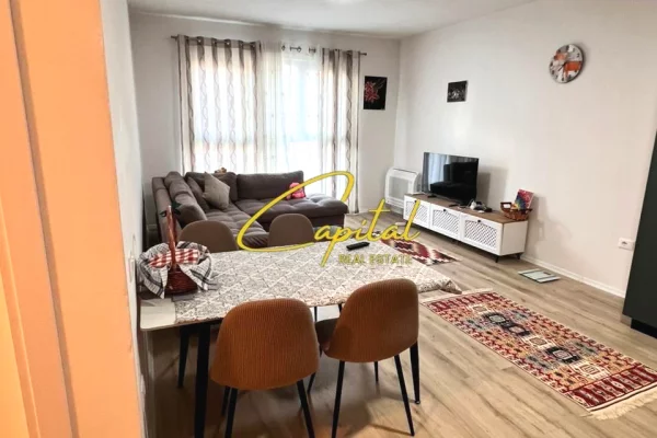 Shtepi ne shitje Apartament ne Tirane, 2+1, Mobilimi E mobiluar, Pagesa 15,200,000  Leke.