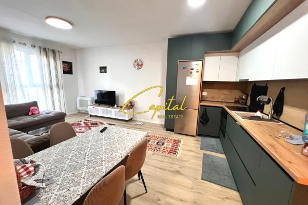 Shtepi ne shitje Apartament ne Tirane, 2+1, Mobilimi E mobiluar, Pagesa 15,200,000  Leke.