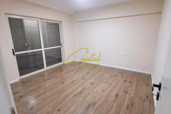 Ambient biznesi me qera 3+1 ne Tirane - 900 Euro