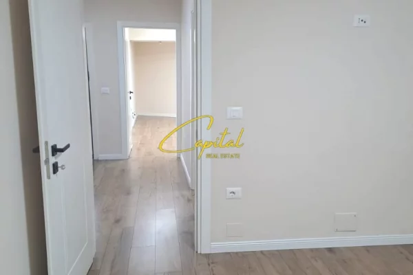 ZYRE ME QIRA 80 M2 QENDER 900 EURO