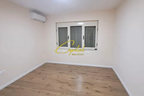 ZYRE ME QIRA 80 M2 QENDER 900 EURO