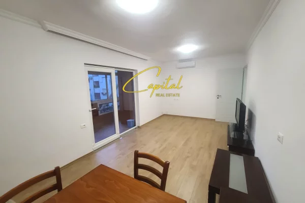 Ambient biznesi me qera 3+1 ne Tirane - 120,000 Leke