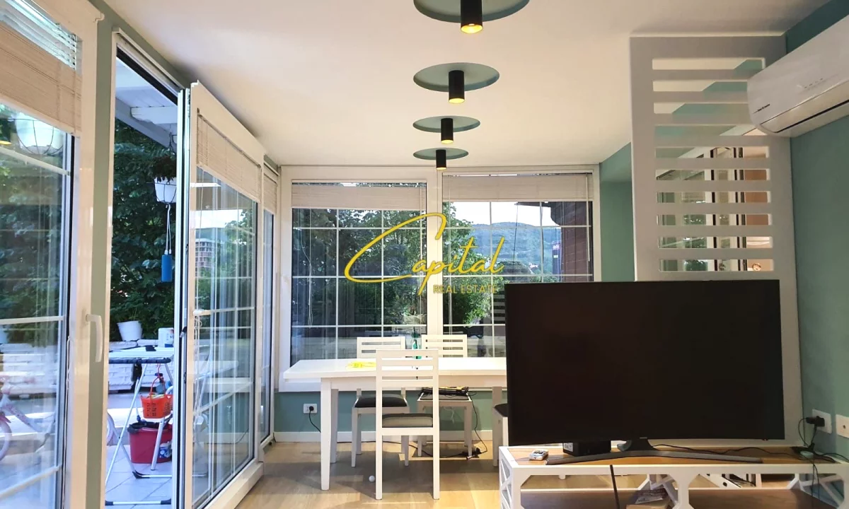 ZYRE ME QIRA 135 M2 RRUGA E KOSOVAREVE 180.000 LEKE