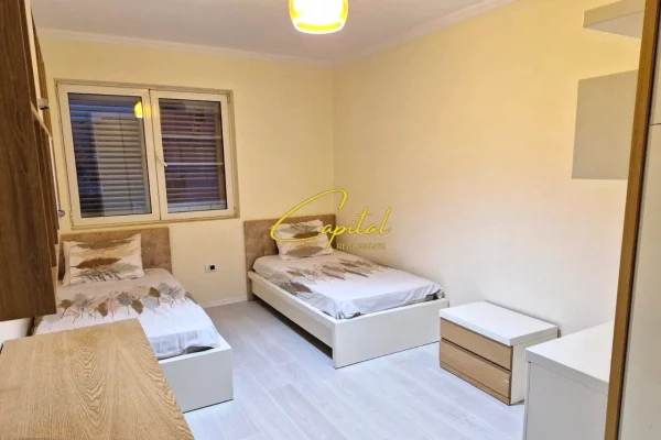 Shtepi ne shitje Apartament ne Tirane, 3+1, Mobilimi E mobiluar, Pagesa 209,000  Euro.