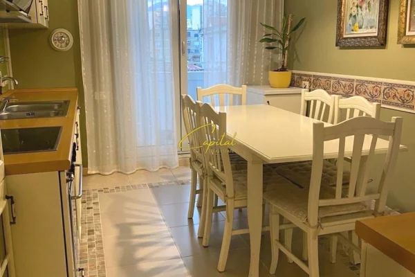 Shtepi me qera Apartament ne Tirane, 3+1, Mobilimi E mobiluar, Pagesa 90,000  Leke.