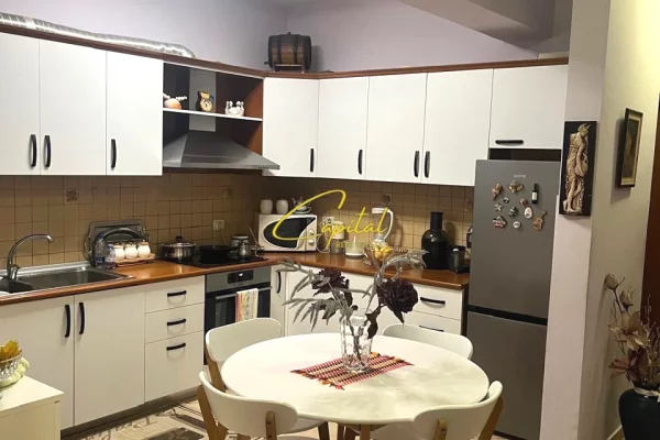 Shtepi me qera Apartament ne Tirane, 2+1, Mobilimi E mobiluar, Pagesa 75,000  Leke.