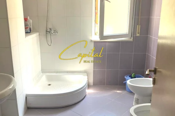 Shtepi me qera Apartament ne Tirane, 2+1, Mobilimi E mobiluar, Pagesa 55,000  Leke.
