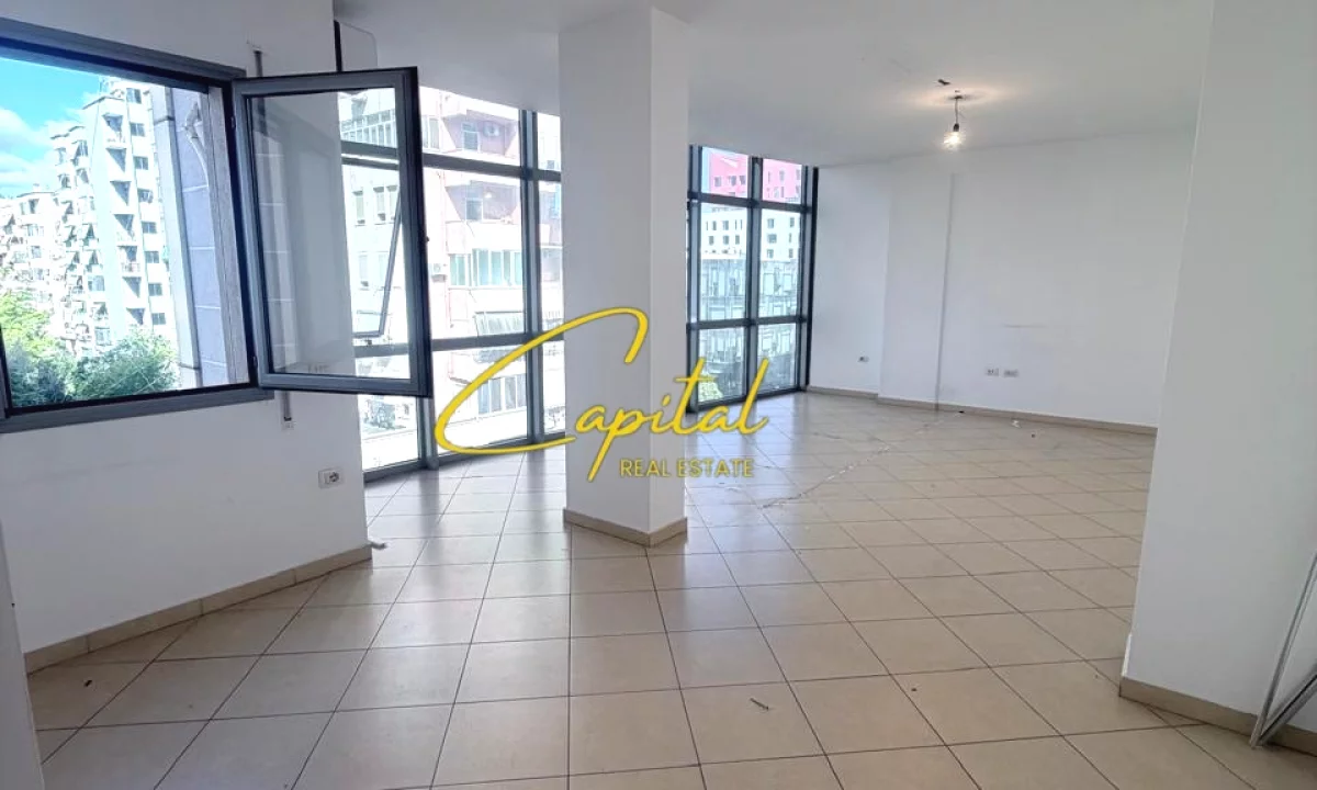 Shtepi ne shitje Apartament ne Tirane, 2+1, Mobilimi E mobiluar, Pagesa 32,000,000  Leke.