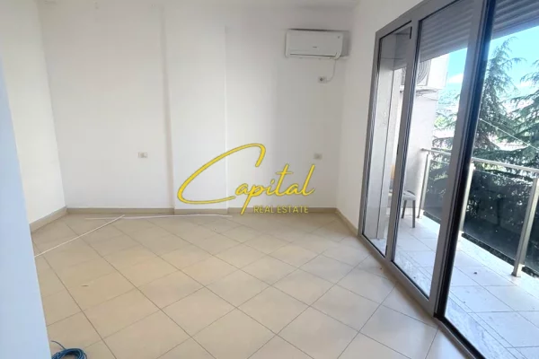 Shtepi ne shitje Apartament ne Tirane, 2+1, Mobilimi E mobiluar, Pagesa 32,000,000  Leke.