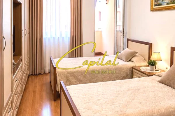 Shtepi me qera Apartament ne Tirane, 2+1, Mobilimi E mobiluar, Pagesa 800  Euro.