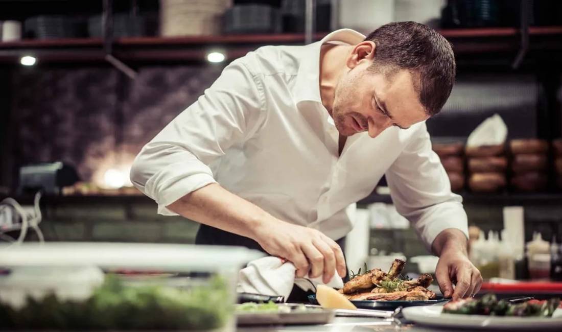 Job Offers in Tirana, Profession Kamariere ,Kuzhiniere dhe Sanitare  , With experience, Payment By Agreement.