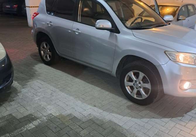 Auto in Vendita a Tirana, Toyota, 2011 Diesel,Kambio Manual Pagamento 9,800  Euro.
