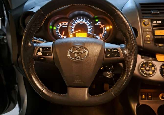 Auto in Vendita a Tirana, Toyota, 2011 Diesel,Kambio Manual Pagamento 9,800  Euro.